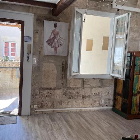 Appartement Place Aux Herbes à Nîmes Extérieur photo