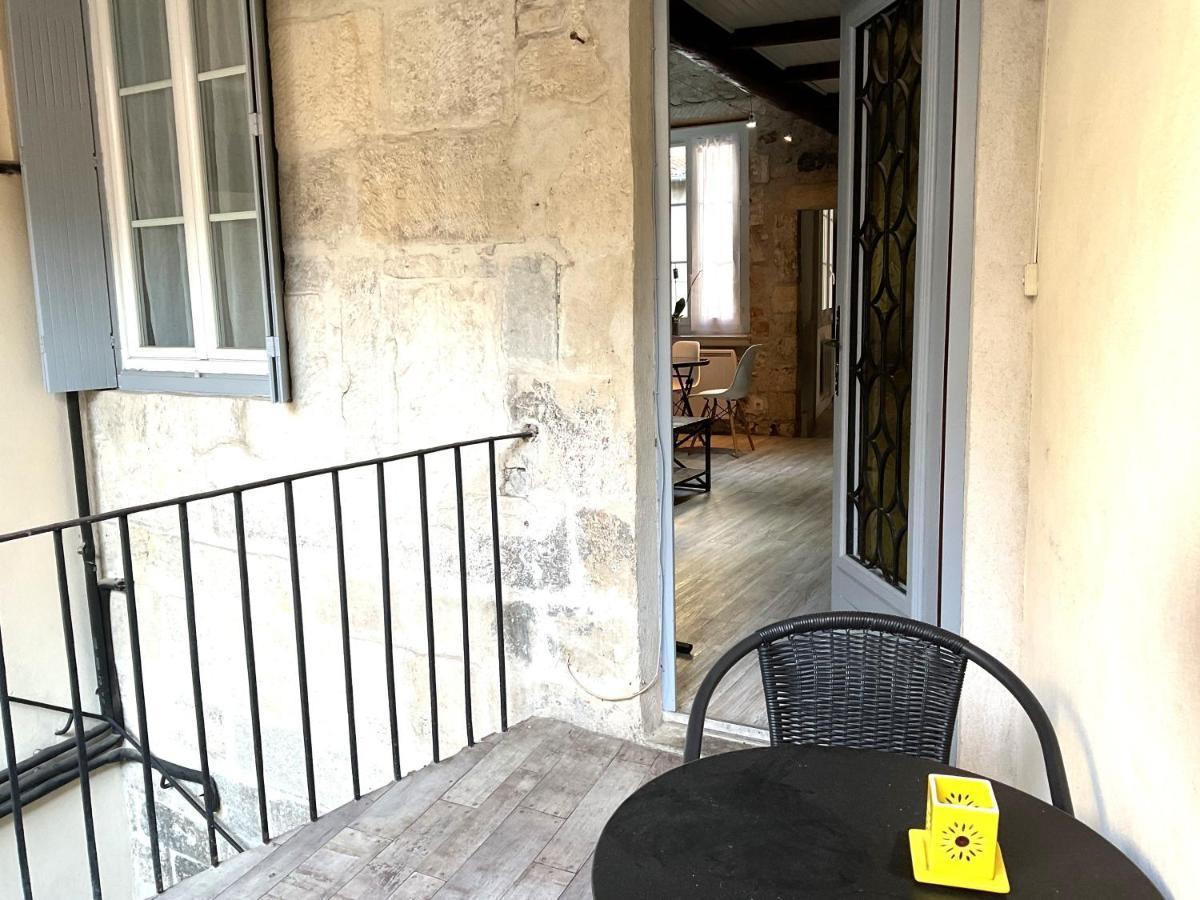 Appartement Place Aux Herbes à Nîmes Extérieur photo