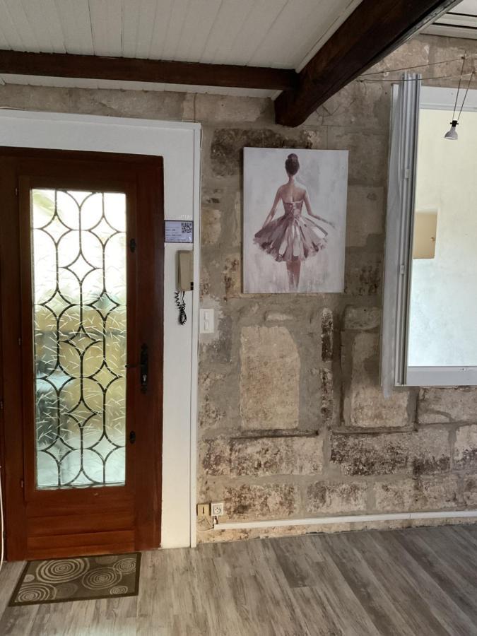 Appartement Place Aux Herbes à Nîmes Extérieur photo