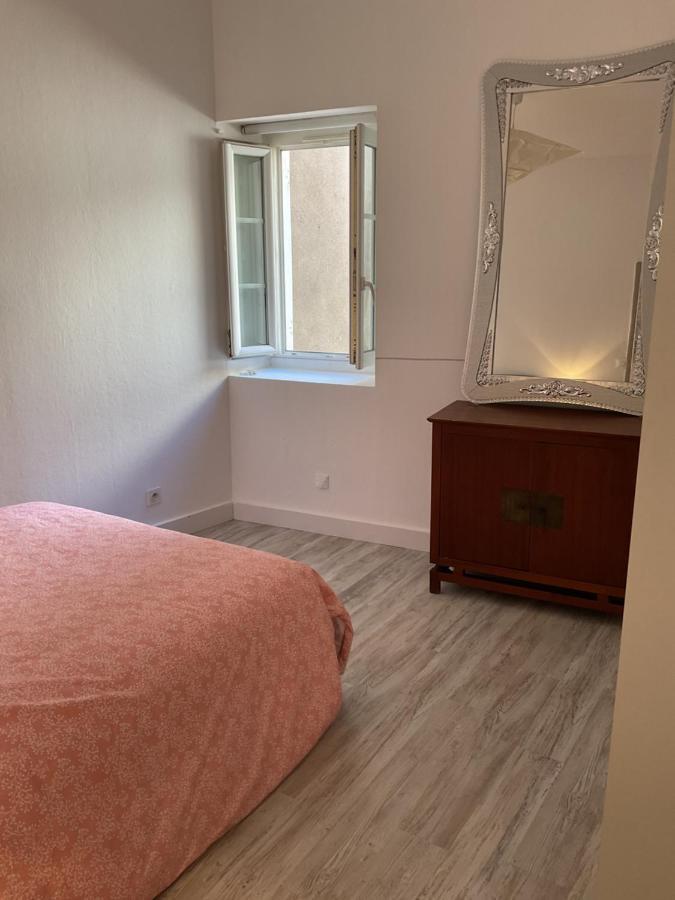 Appartement Place Aux Herbes à Nîmes Extérieur photo