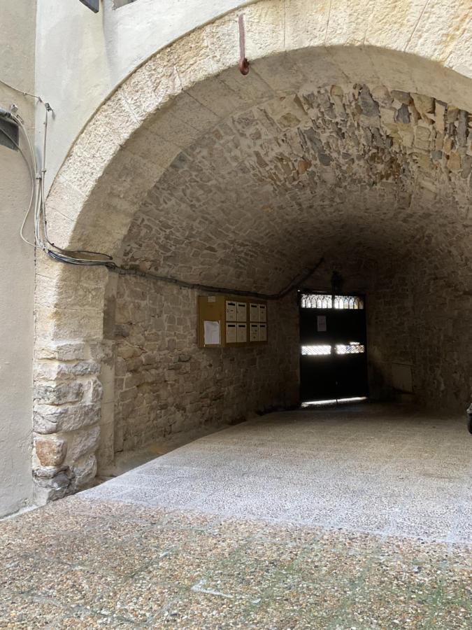 Appartement Place Aux Herbes à Nîmes Extérieur photo