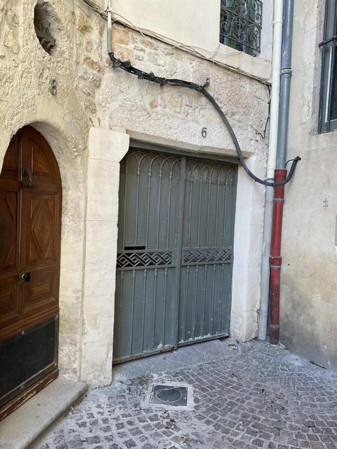 Appartement Place Aux Herbes à Nîmes Extérieur photo