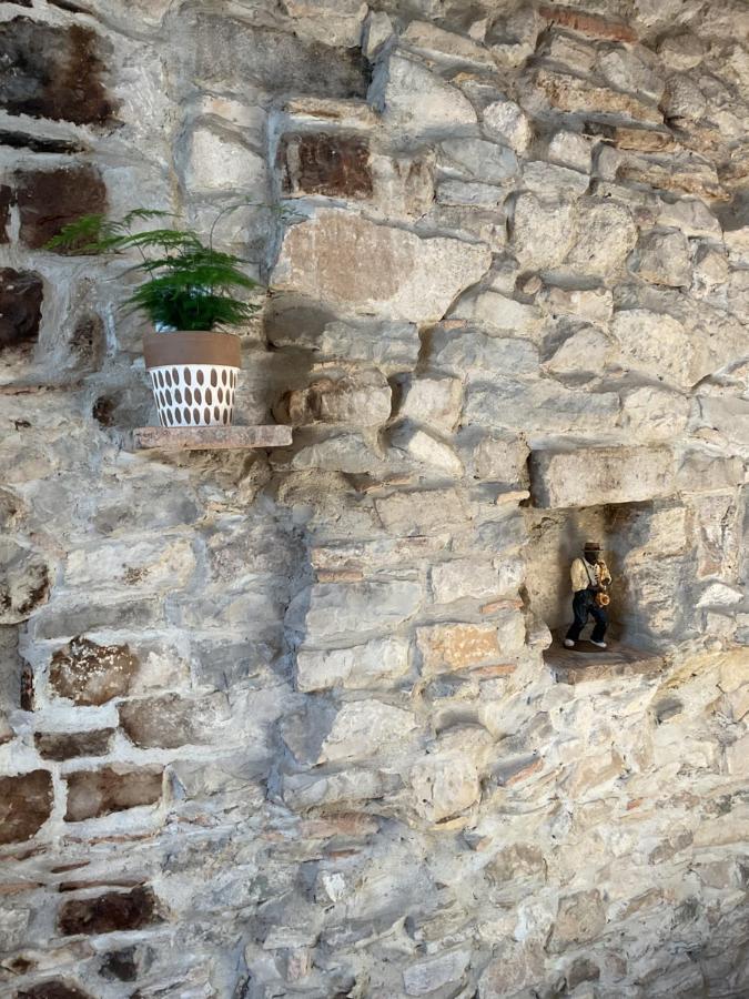 Appartement Place Aux Herbes à Nîmes Extérieur photo