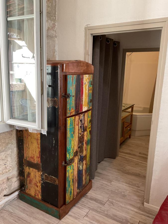 Appartement Place Aux Herbes à Nîmes Extérieur photo