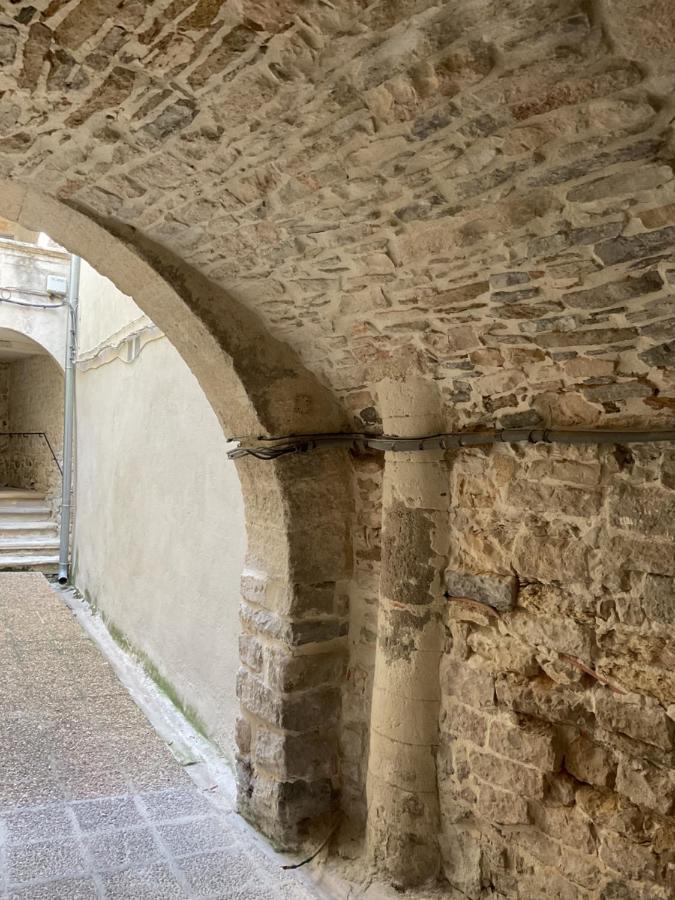 Appartement Place Aux Herbes à Nîmes Extérieur photo